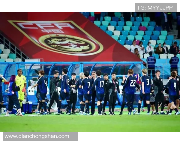 重庆足球队团队协作引发热议球迷对战术配合与球员表现展开激烈讨论