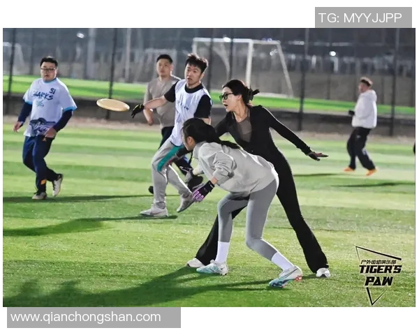 重庆飞盘队灵活性探秘：如何在飞盘运动中展现团队协作与战术智慧