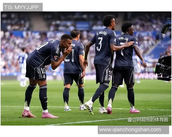 欧联杯精彩对决皇马险胜国米神扑引发争议判罚全场沸腾 欧联杯精彩对决皇马险胜国米神扑引发争议判罚全场沸腾