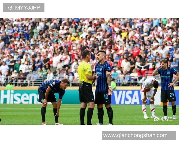 足总杯精彩对决国米狂胜马竞6-2引发全场热烈反响 足总杯精彩对决国米狂胜马竞6-2引发全场热烈反响